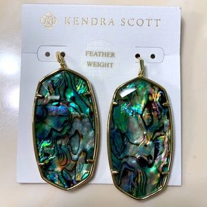 Kendra Scott Danielle earring, gold in abalone shell.